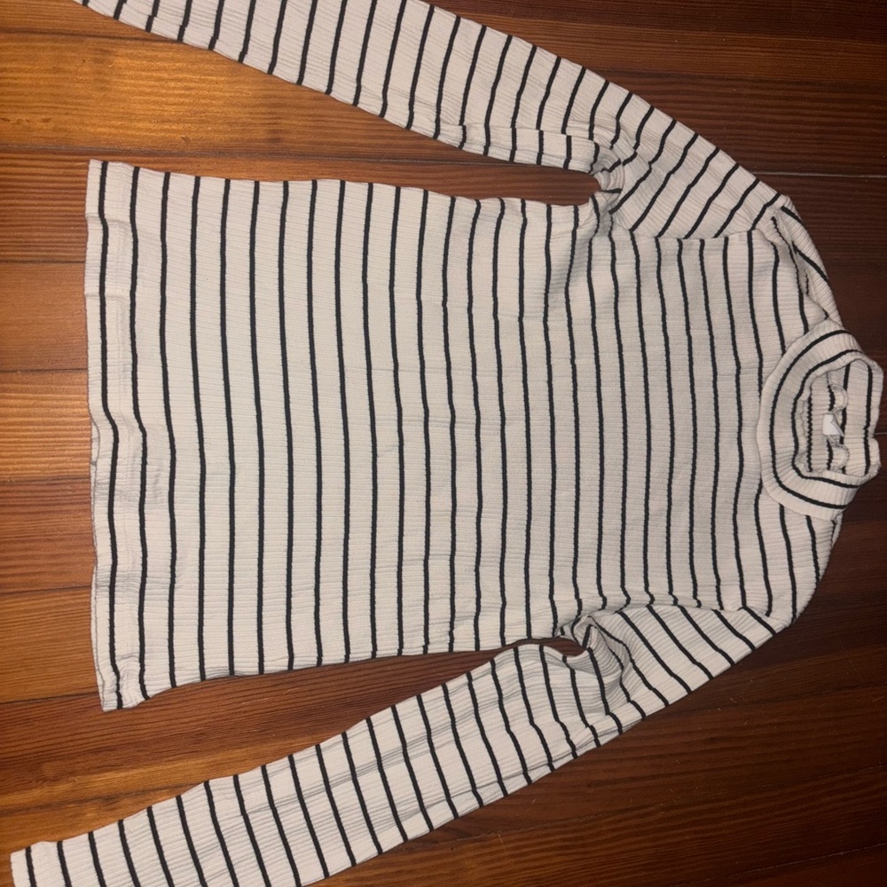Uniqlo fitted mock neck shirt